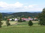 Pohled na obec Žernovice od lomu Kobylí Hora