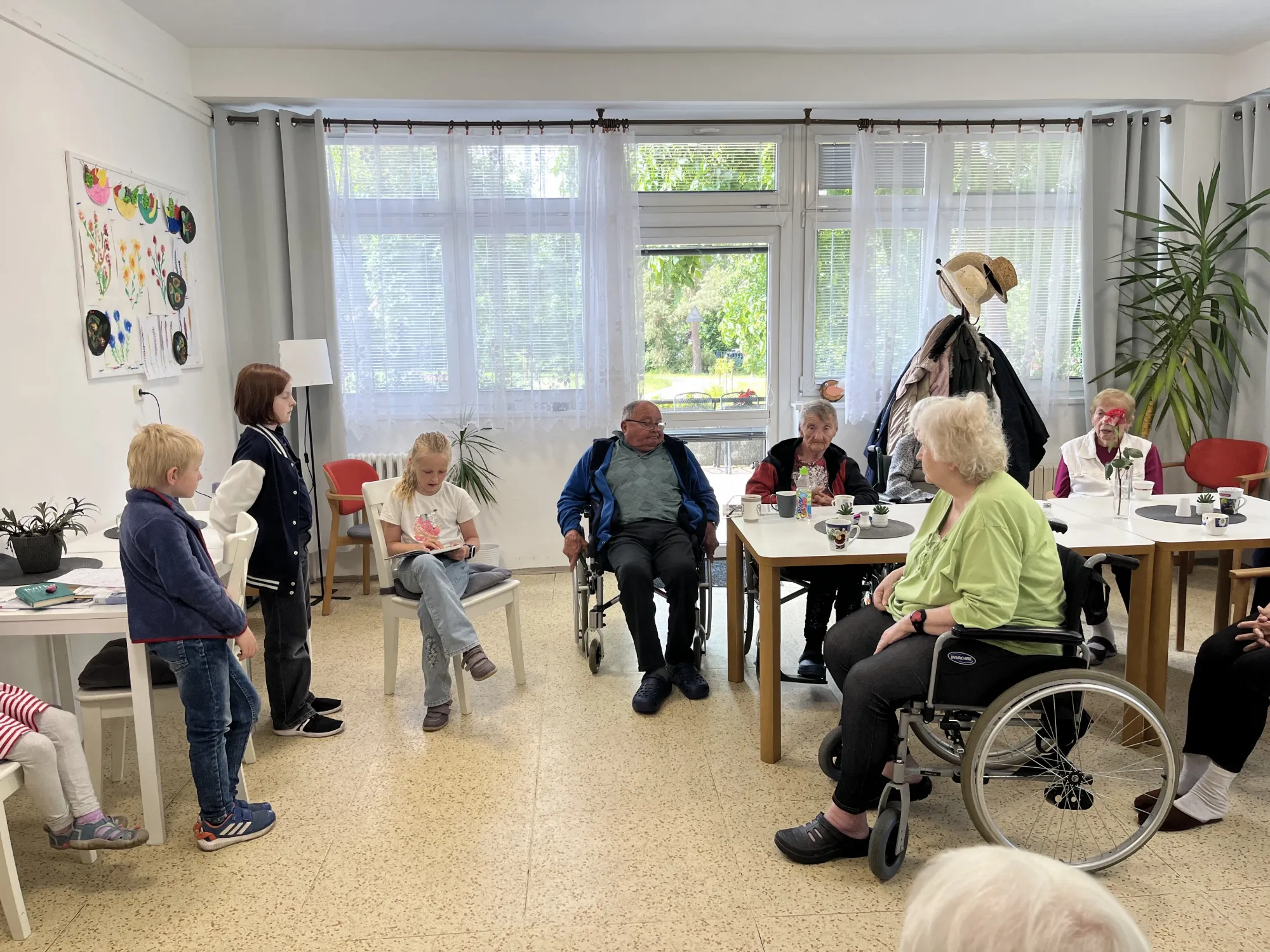 Čtení v domově seniorů