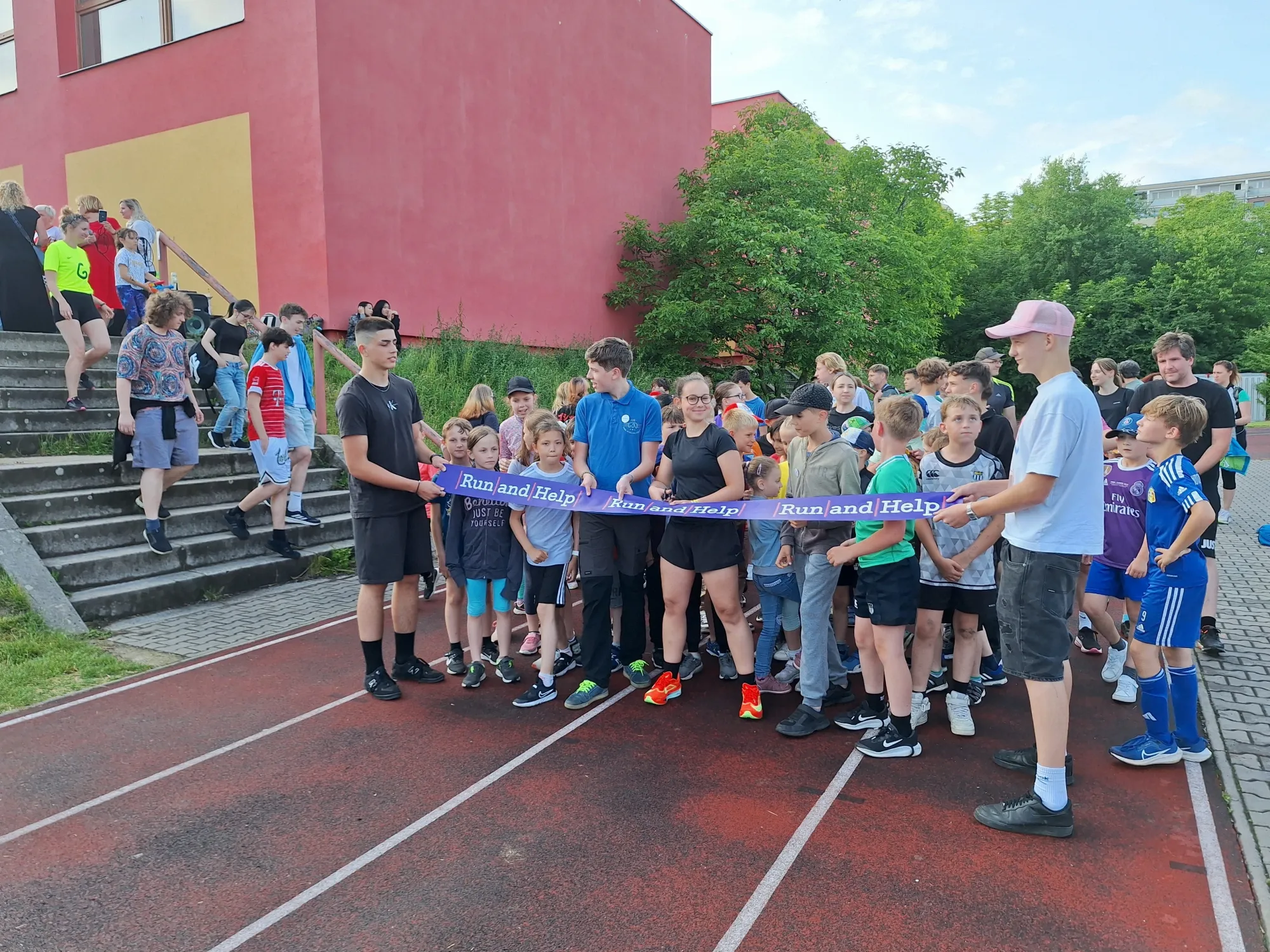 Run and Help 2025